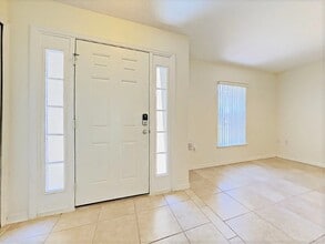 2412 Palmetto Ridge Cir in Apopka, FL - Foto de edificio - Building Photo