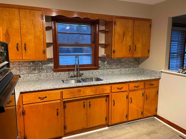 133 Gordon Dr in Weems, VA - Building Photo - Building Photo