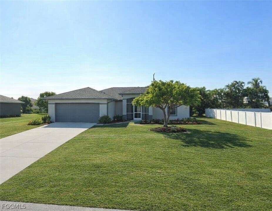 202 SW 16th Terrace in Cape Coral, FL - Building Photo