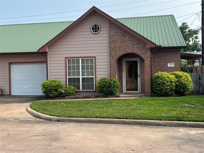 property at 852 Tangle Oaks Dr