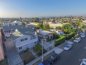 1817 S Highland Ave in Los Angeles, CA - Building Photo - Building Photo