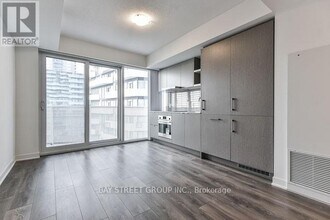 88 Harbour St in Toronto, ON - Building Photo - Building Photo