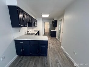 127 Aspen Dr in North Brunswick, NJ - Building Photo - Building Photo