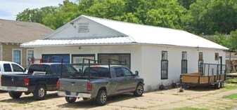902 E Cherry St in Sherman, TX - Building Photo