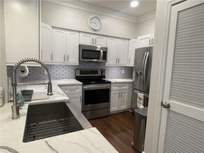 3777 Peachtree Rd NE, Unit 832 in Atlanta, GA - Building Photo - Building Photo