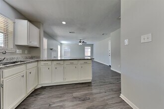 1810 Telkwa Dr in Spring, TX - Foto de edificio - Building Photo