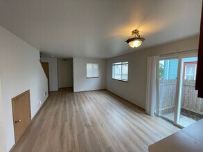 129 E Haller Ave-Unit -A in Arlington, WA - Building Photo - Building Photo