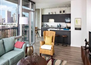 110 W Superior St in Chicago, IL - Building Photo - Building Photo