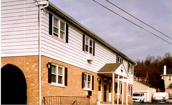 205 Walnut St in Green Lane, PA - Foto de edificio