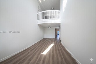 7406 NW 108th Path in Doral, FL - Building Photo - Building Photo