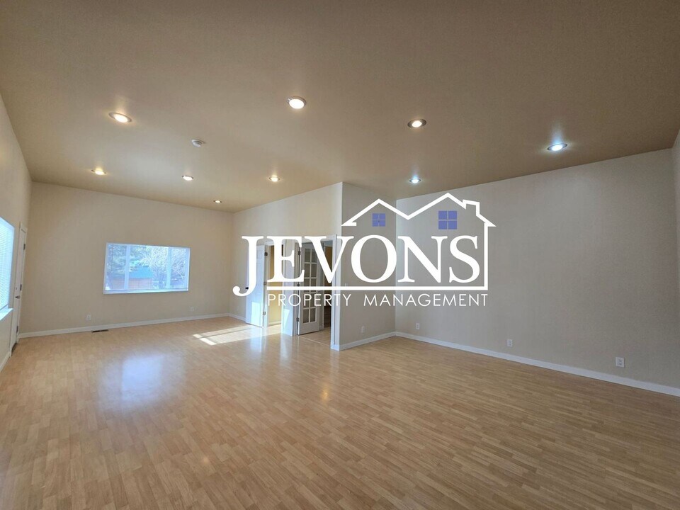 503 N 33rd St in Yakima, WA - Building Photo