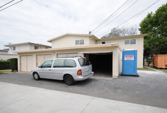 2864 Royal Palm Dr in Costa Mesa, CA - Foto de edificio - Building Photo