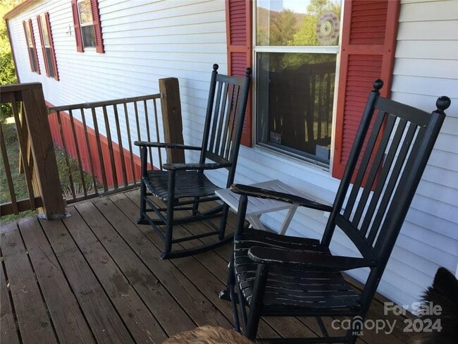 135 Fowler Ln in Clyde, NC - Building Photo - Building Photo