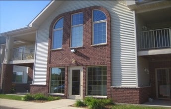 Stanton Place Apartments in Ixonia, WI - Foto de edificio - Building Photo