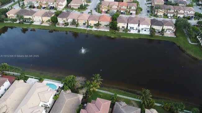 11255 NW 77th Ter in Doral, FL - Building Photo - Building Photo