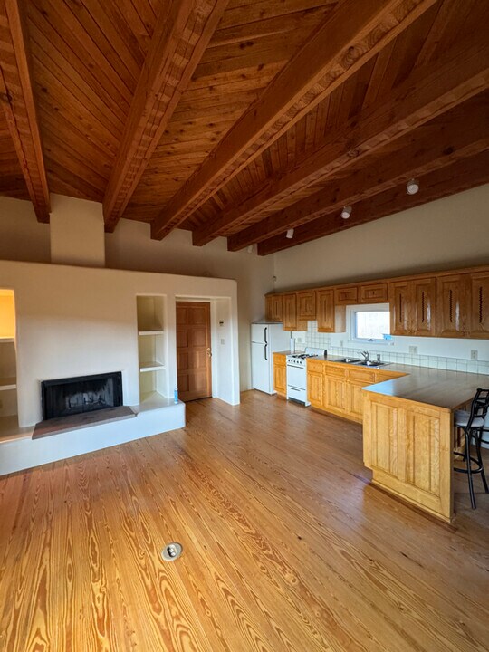 530 Camino Militar in Santa Fe, NM - Building Photo