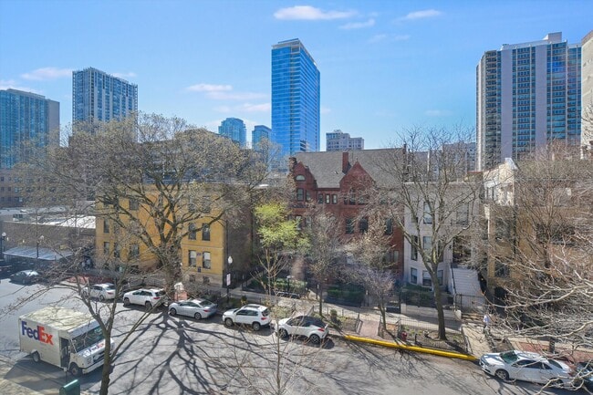 1221 N Dearborn St in Chicago, IL - Building Photo - Building Photo