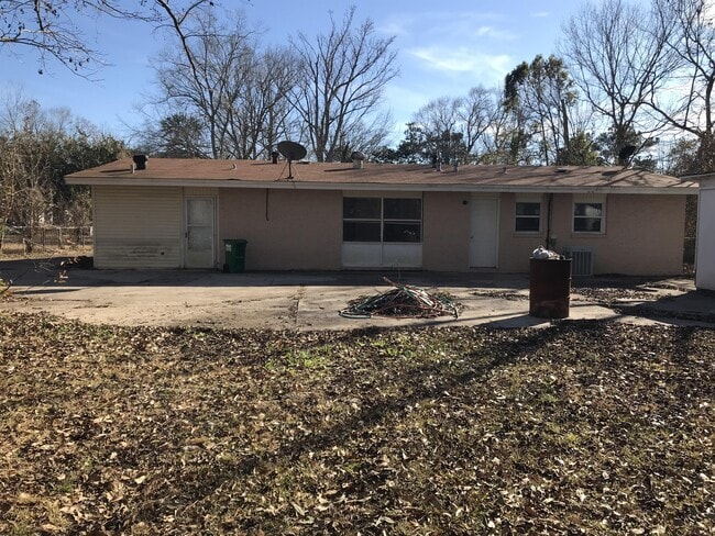 2801 Woodlawn Ave in Moss Point, MS - Building Photo - Building Photo