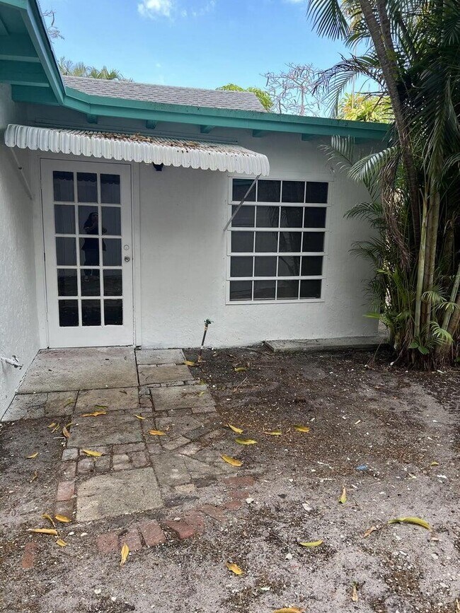 10 Gibbs Rd in Delray Beach, FL - Foto de edificio - Building Photo