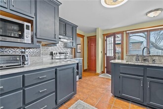 53 Carroll Ave in Newport, RI - Building Photo - Building Photo