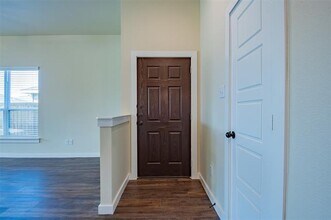 724 Wheatfield Dr in Venus, TX - Foto de edificio - Building Photo