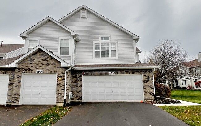 property at 2936 Kentshire Cir