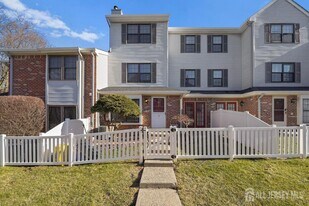 19 Covington Ct in East Brunswick, NJ - Building Photo