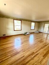 229 Osceola Dr in Bridgeville, PA - Foto de edificio - Building Photo