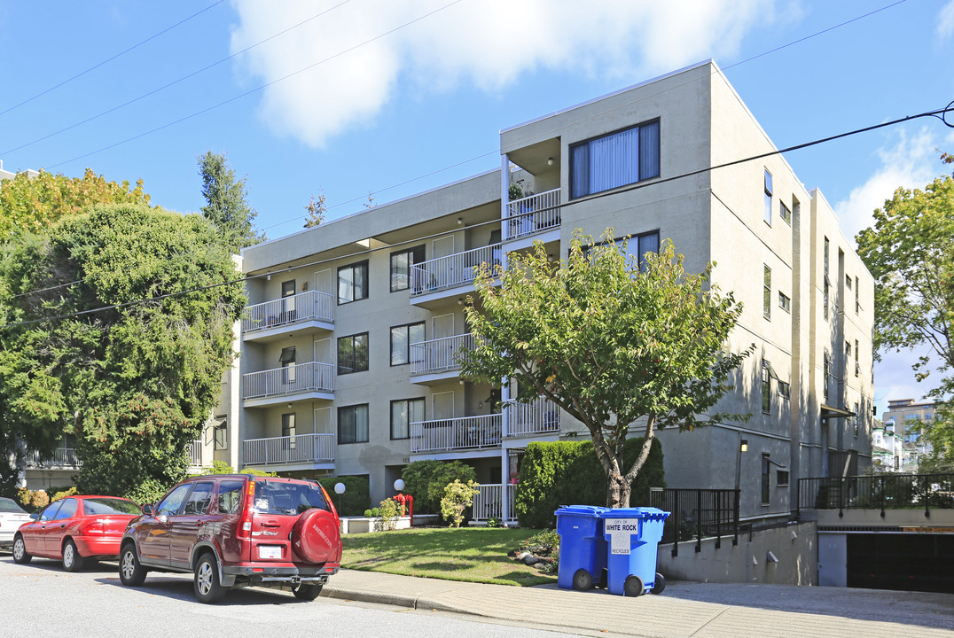 Firview Apartments in White Rock, BC - Building Photo