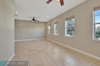 6823 Lakeside Cir N in Davie, FL - Building Photo - Building Photo