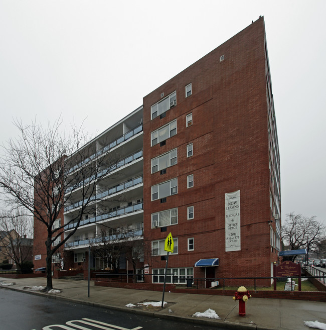 The Martinique in Passaic, NJ - Foto de edificio - Building Photo