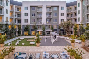 Vive Luxe in San Diego, CA - Building Photo