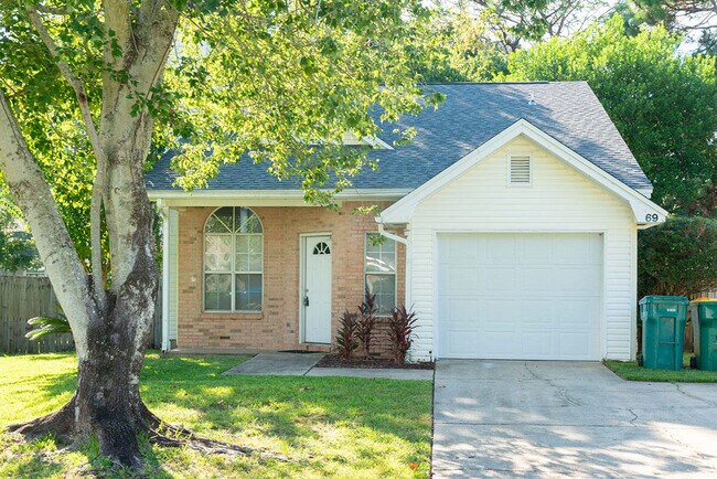 69 7th St in Shalimar, FL - Building Photo - Building Photo