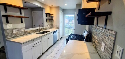 15414 W Hampton Cir in Houston, TX - Building Photo - Building Photo