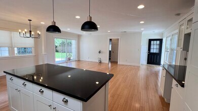 7450 Shoshone Ave in Los Angeles, CA - Building Photo - Building Photo