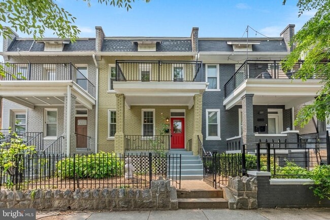 property at 1110 Orren St NE