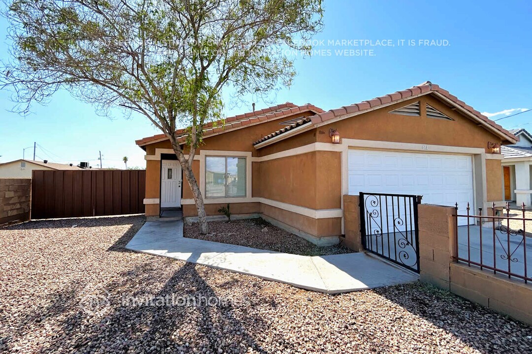614 S 4th St in Avondale, AZ - Foto de edificio
