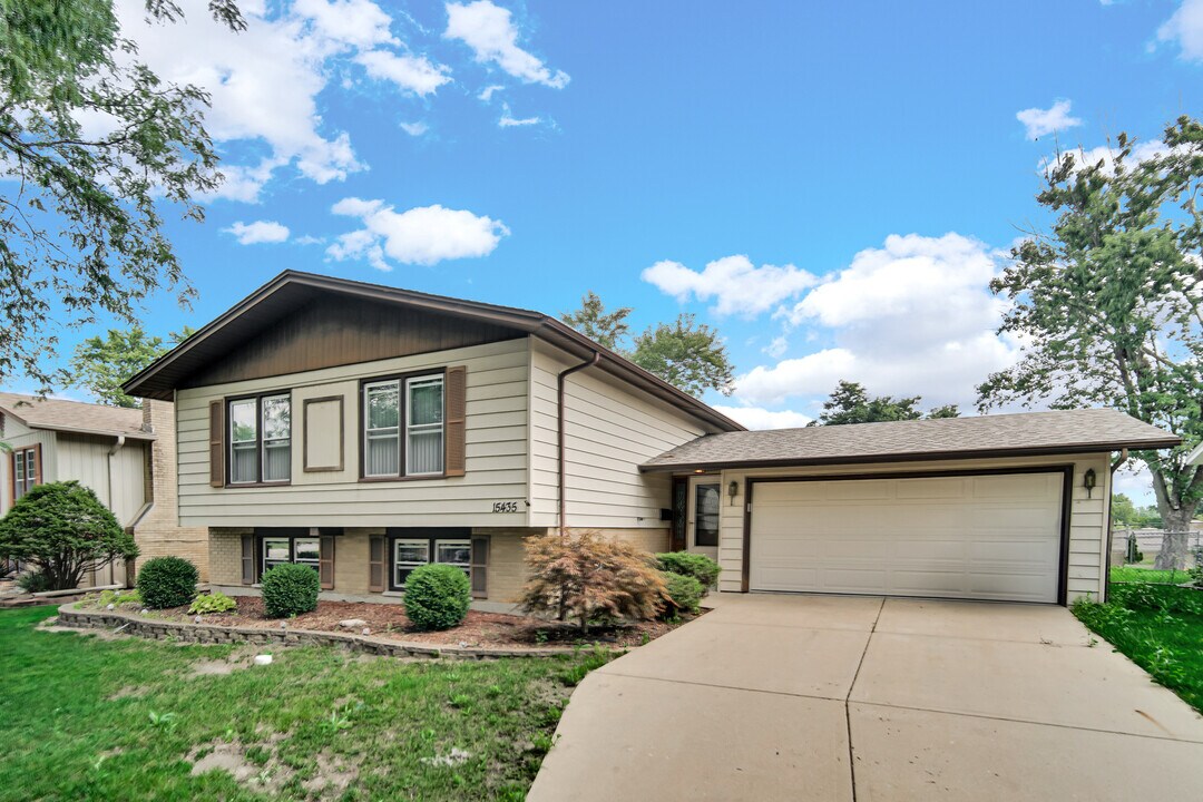 15435 Orogrande Dr in Oak Forest, IL - Building Photo