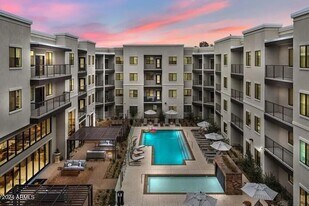 777 E Stella Ln, Unit 1 in Phoenix, AZ - Building Photo