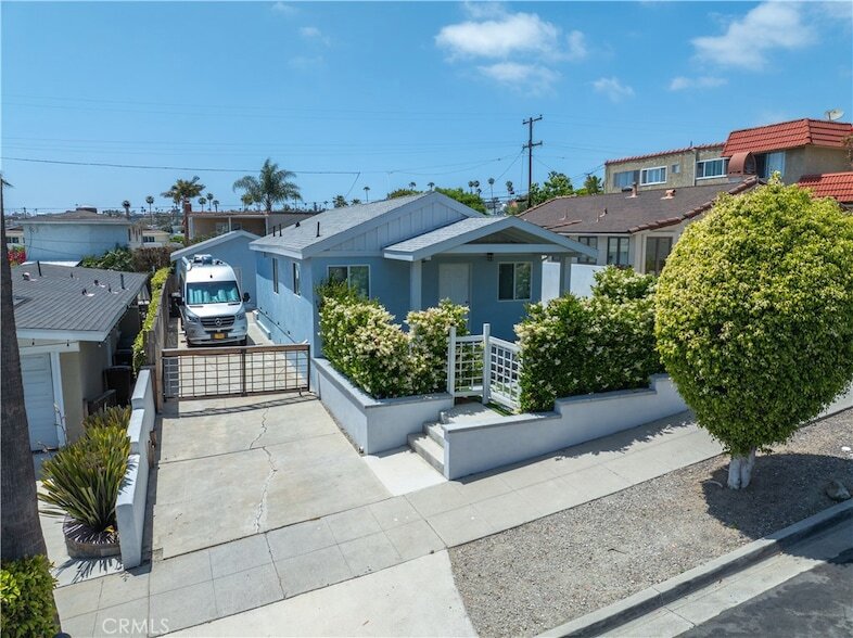 33895 Alcazar Dr in Dana Point, CA - Foto de edificio