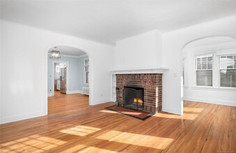 108 Ardmore Rd in West Hartford, CT - Building Photo - Building Photo