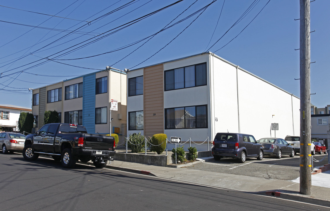 31-39 Mateo Ave in Daly City, CA - Building Photo