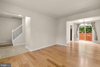 13 Dinsdale Ct in Silver Spring, MD - Building Photo - Building Photo