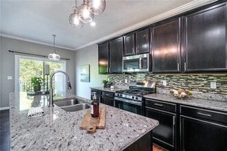 512 Isabella Ct in Carnot-Moon, PA - Building Photo - Building Photo