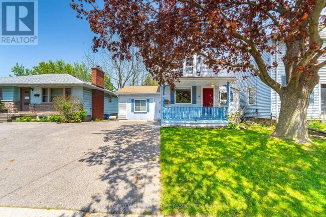 16 Royal Ave