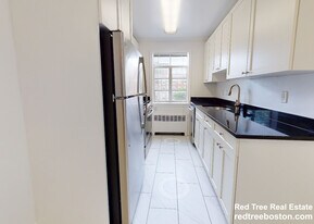 81 Saint Paul St, Unit 86-2 in Brookline, MA - Building Photo