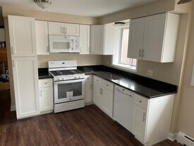 1511 E Roosevelt Rd in Wheaton, IL - Building Photo