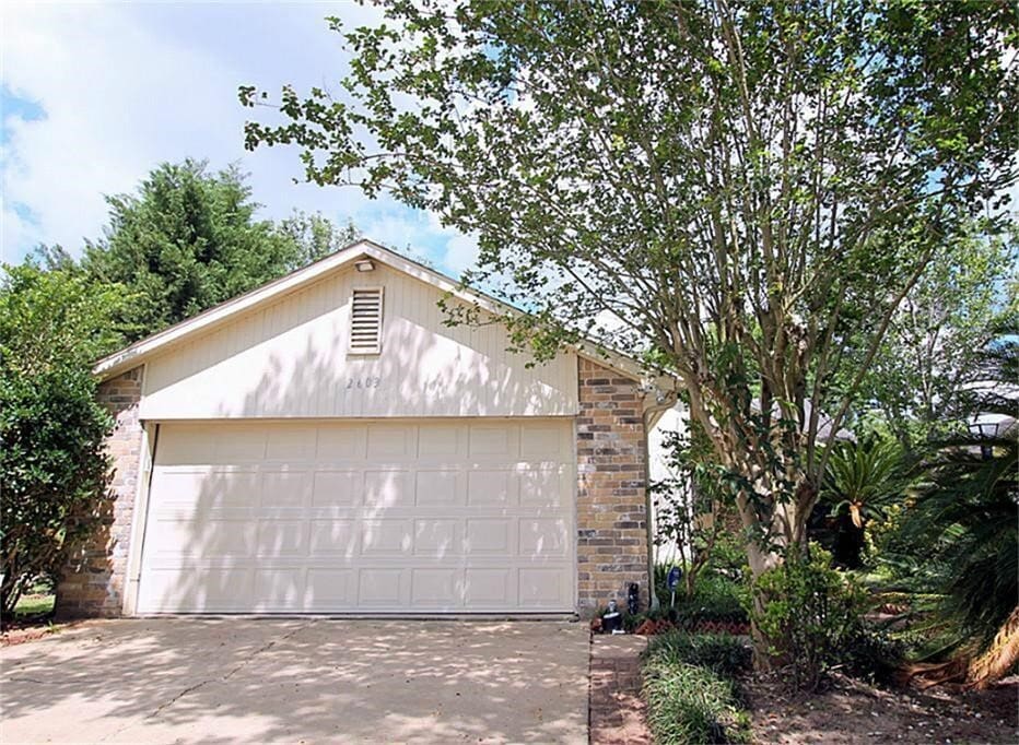 2403 Chimneystone Cir in Sugar Land, TX - Building Photo