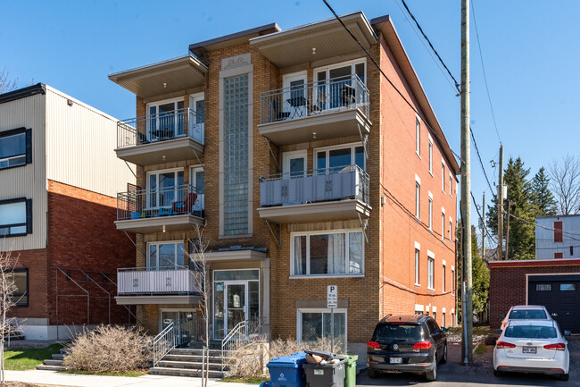 841 Marguerite-Bourgeoys Av in Québec, QC - Building Photo - Primary Photo