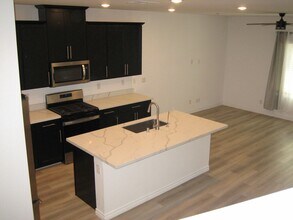 600 Carriage Hill Dr in Las Vegas, NV - Building Photo - Building Photo